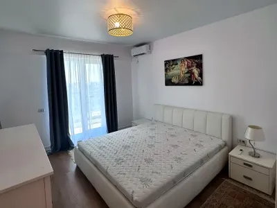 dormitor cu dulap si pat inchiriere apartament Sector 5 București